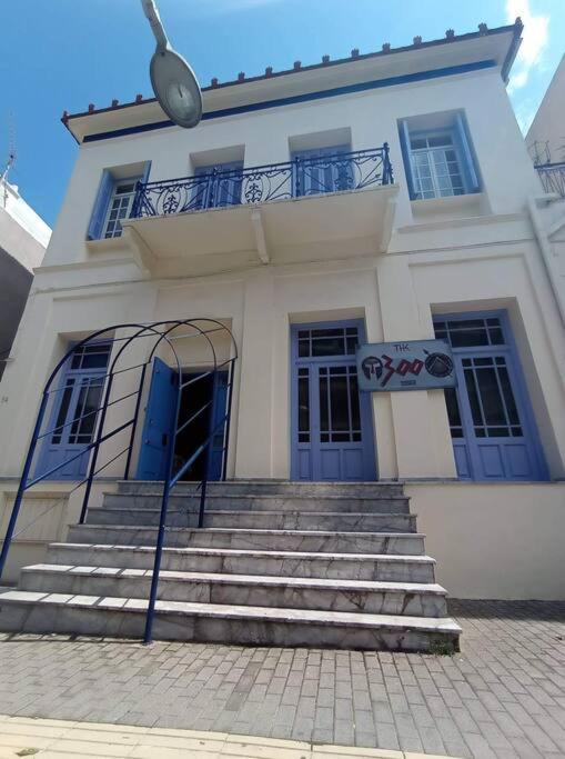 The -300 -A Centrally Located Heritage Home Спарти Екстериор снимка